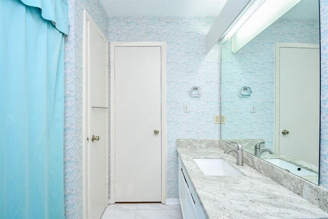 Building Photo - 11902 S Fairhollow Ln