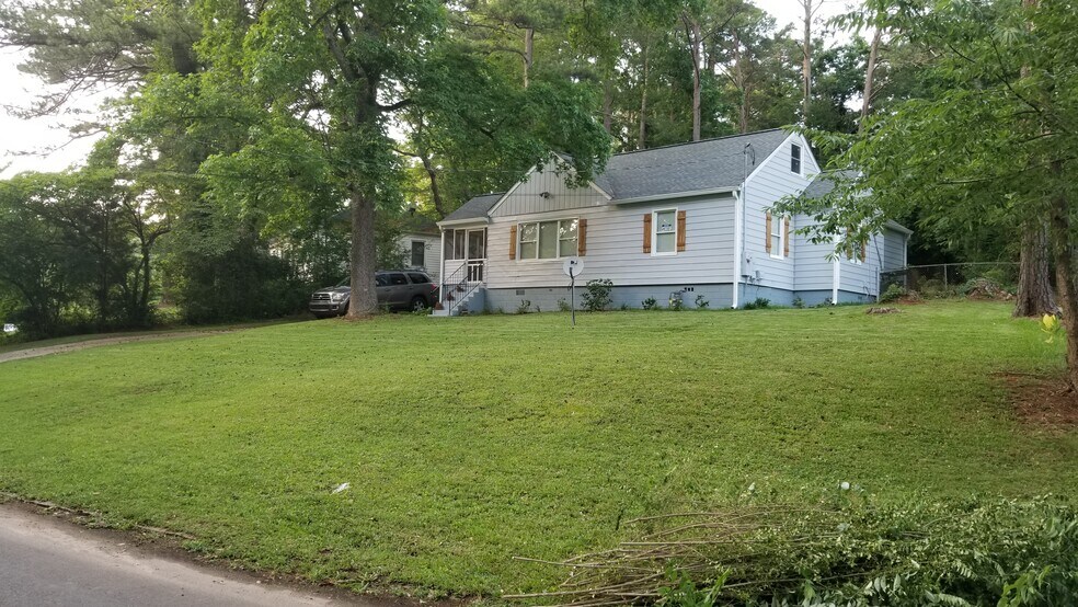 Front, exterior (right angle) - 1920 Wildwood Dr