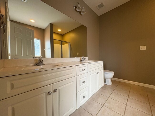 Building Photo - For rent