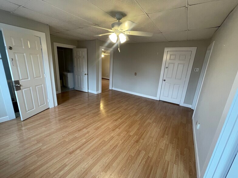 Living Room - 75 Saunders St