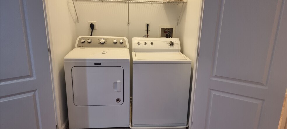 Building Photo - 1118 S Charles St