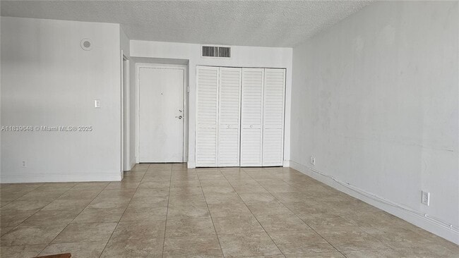 Building Photo - 17021 N Bay Rd