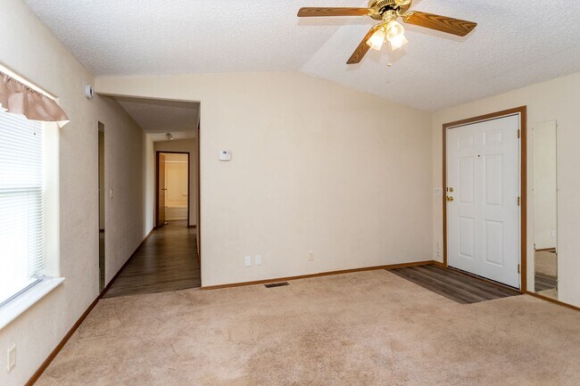 Building Photo - Charming Home on a Spacious Lot with No HOA!