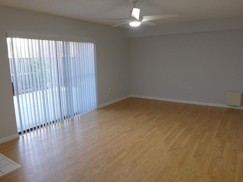Building Photo - 2708 12th Ct