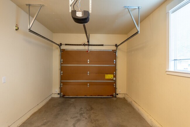 Building Photo - 997