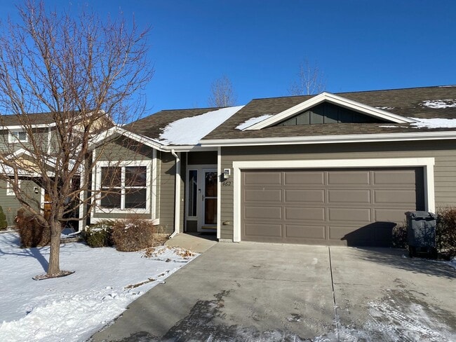 Primary Photo - Stunning 2 bed 2 bath condo with double ga...