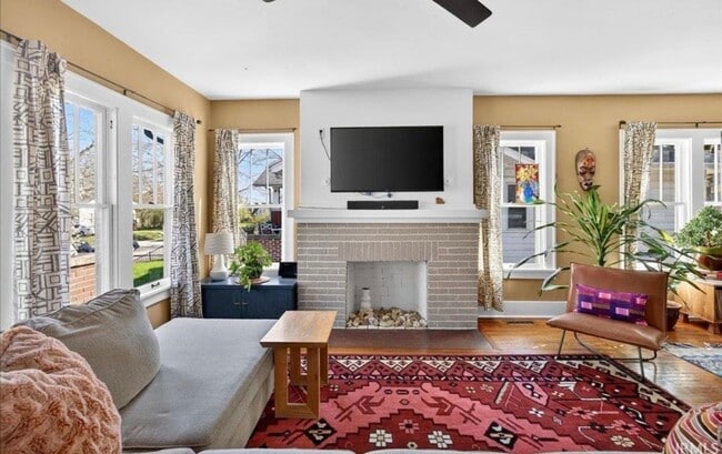 Building Photo - Beautiful 3 Bedroom!