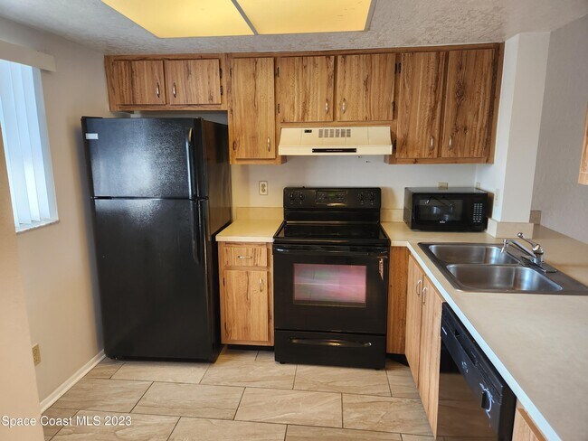 Building Photo - 1702 University Ln