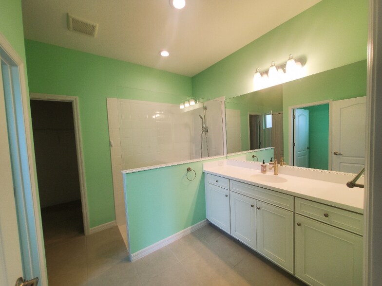 Building Photo - 276 Carlino Dr