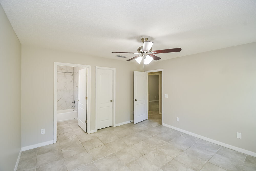 Building Photo - 1040 W 7th St