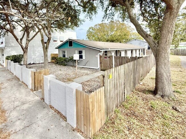 Building Photo - 932 22nd St S