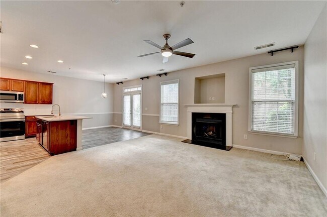 Building Photo - 3335 Castleberry Village Cir