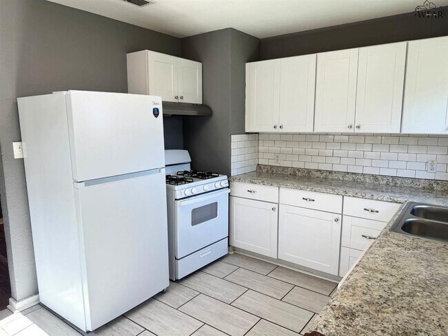 Building Photo - 2949 Cunningham Dr