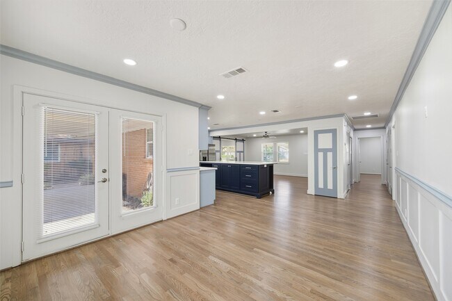 Building Photo - 855 Judiway St