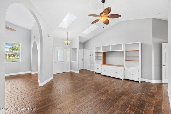 Building Photo - 445 Diana Blvd