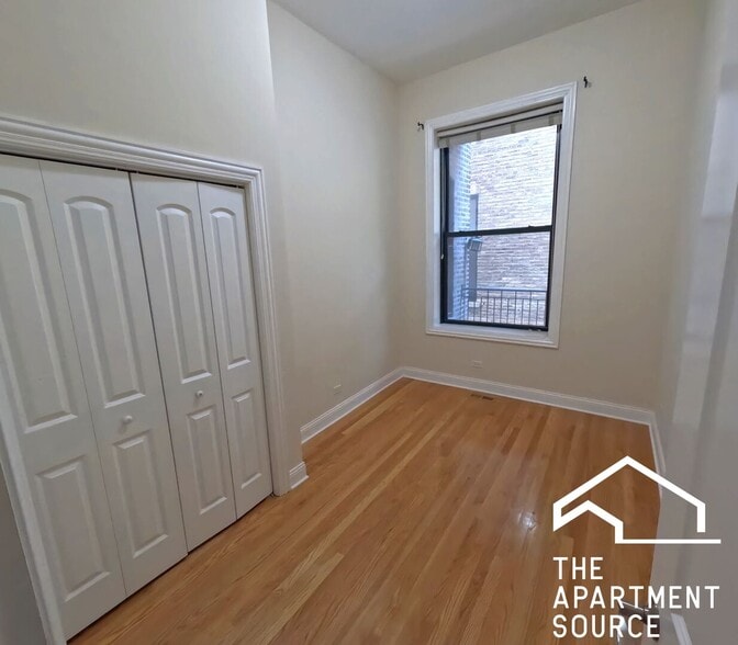 Building Photo - 851 N La Salle Dr