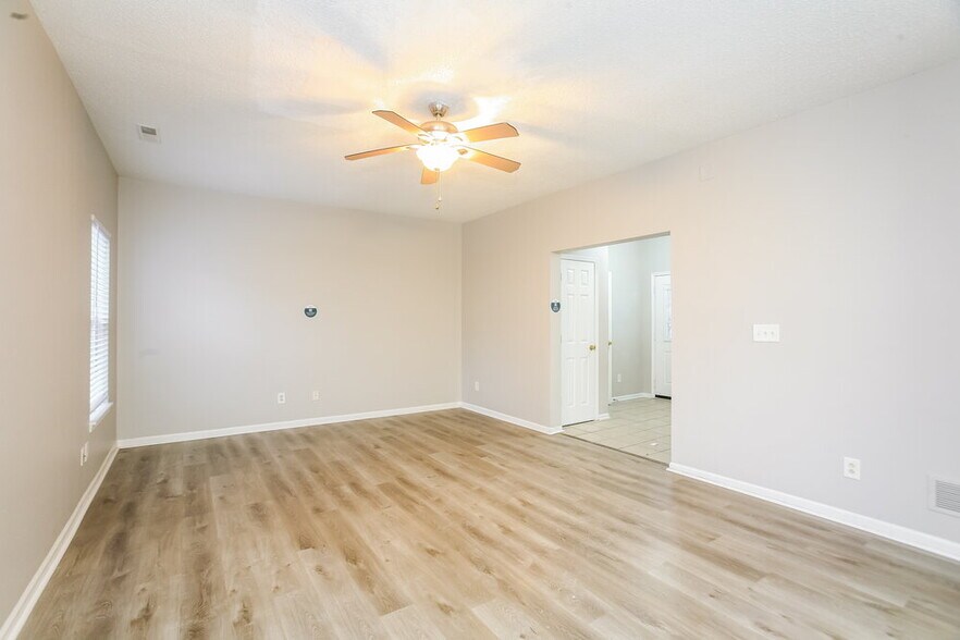 Building Photo - 7204 Parklake Pl