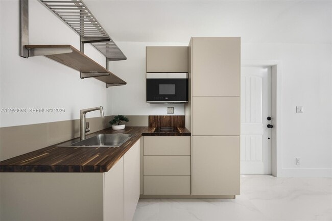 Building Photo - 3640 SW 13th St