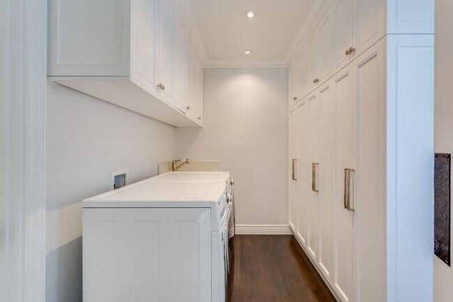 Building Photo - 4380 Beulah Dr