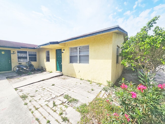 Building Photo - 4553 Gulfstream Rd