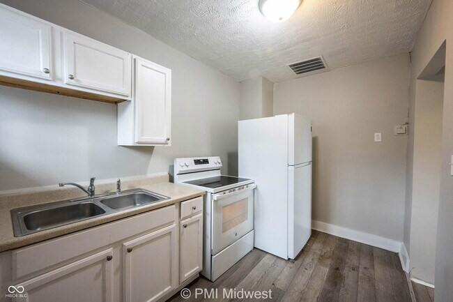 Building Photo - 2930 N Dearborn St