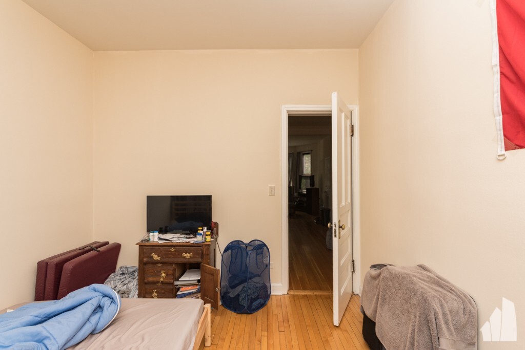 Building Photo - 854 W Buckingham Pl