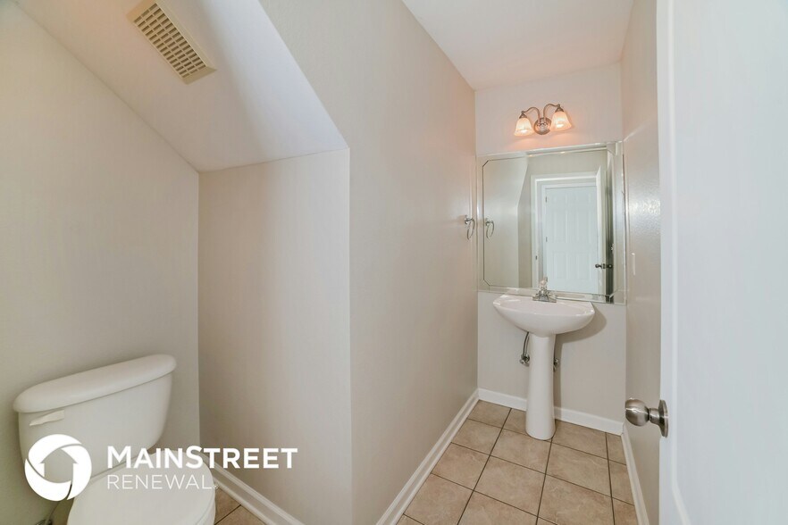 Building Photo - 7736 Gilmore Ln