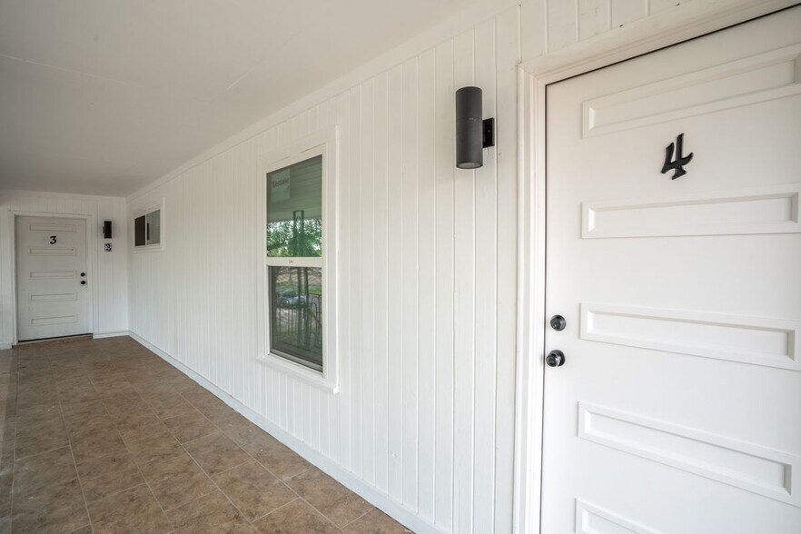 Building Photo - 1107 Shasta Ave W