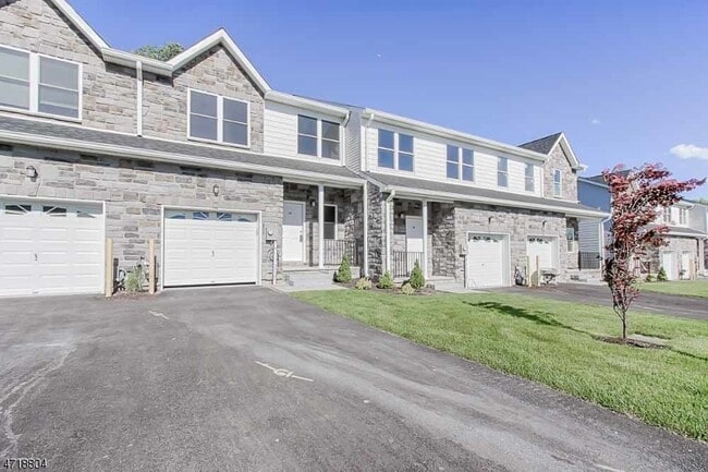 Building Photo - 15 DeCroce Ct