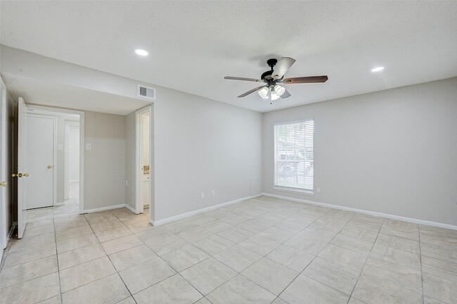 Building Photo - 7900 Westheimer Rd