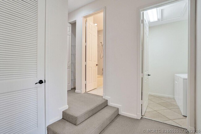 Building Photo - 606 W Circle Dr