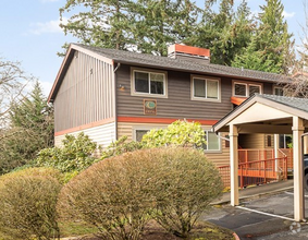 Building Photo - 2 bedrooms, 1 bathroom; water, sewer, and ...