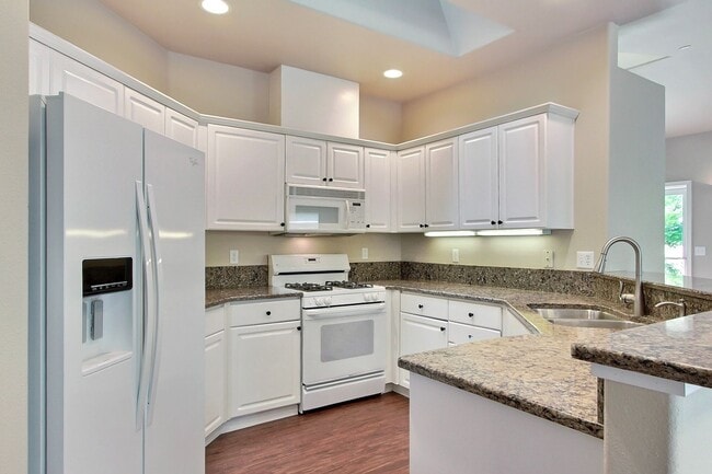 Building Photo - 1451 Thompson Cir