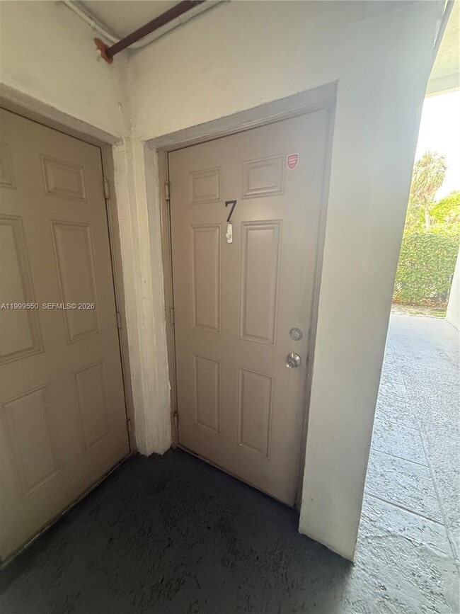 Building Photo - 201 SE 6th Ave