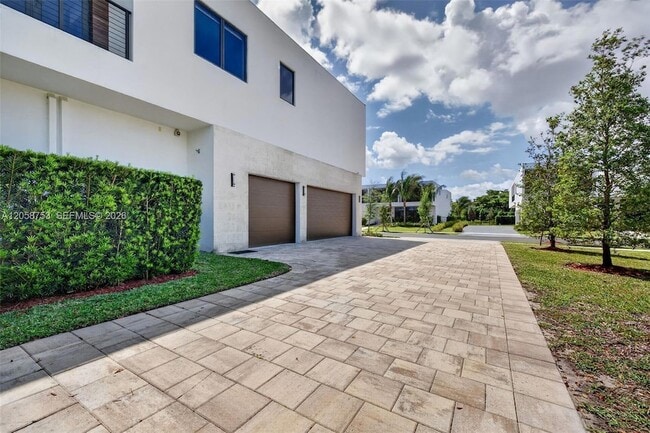 Building Photo - 16709 Botaniko Dr N