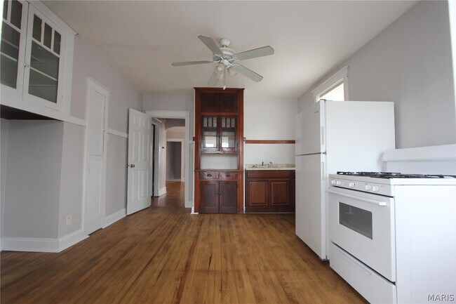 Building Photo - 5422 Rhodes Ave