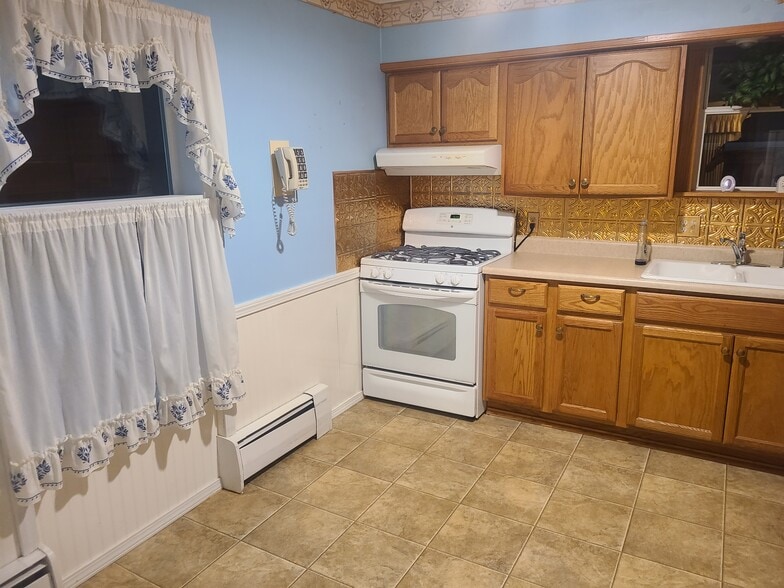 Another view of kitchen - 908 West Ave