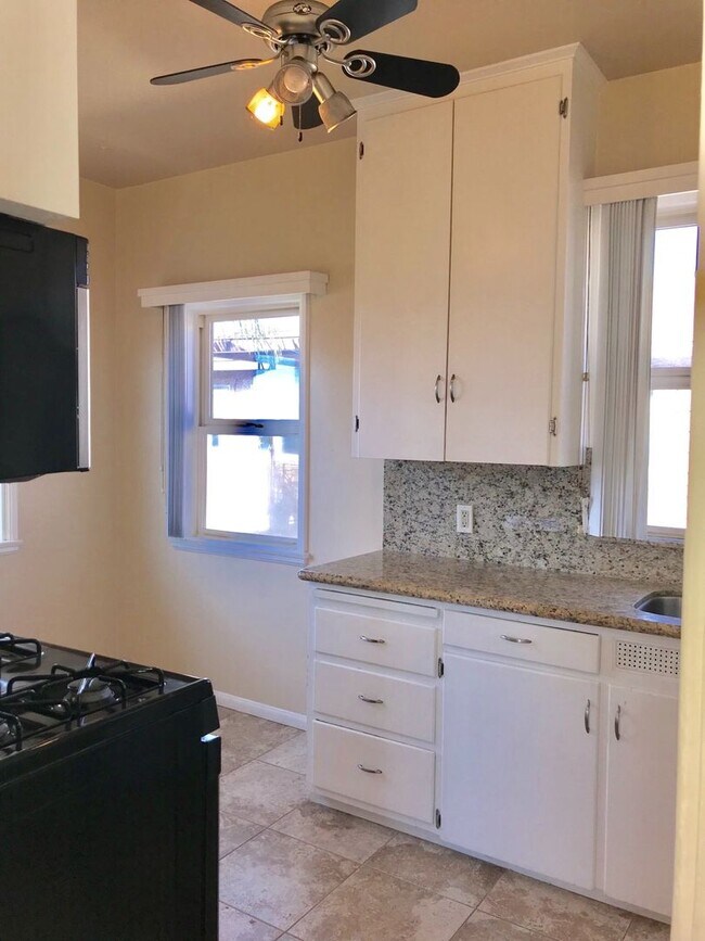 Building Photo - 1BR w/ AC & Parking Near Little Italy – Pe...