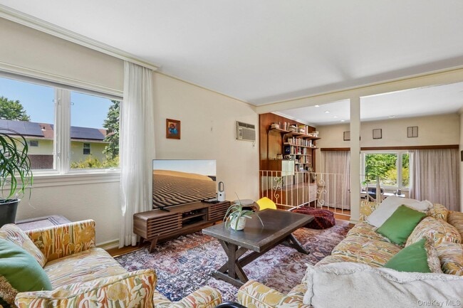 Building Photo - 181 Finmor Dr
