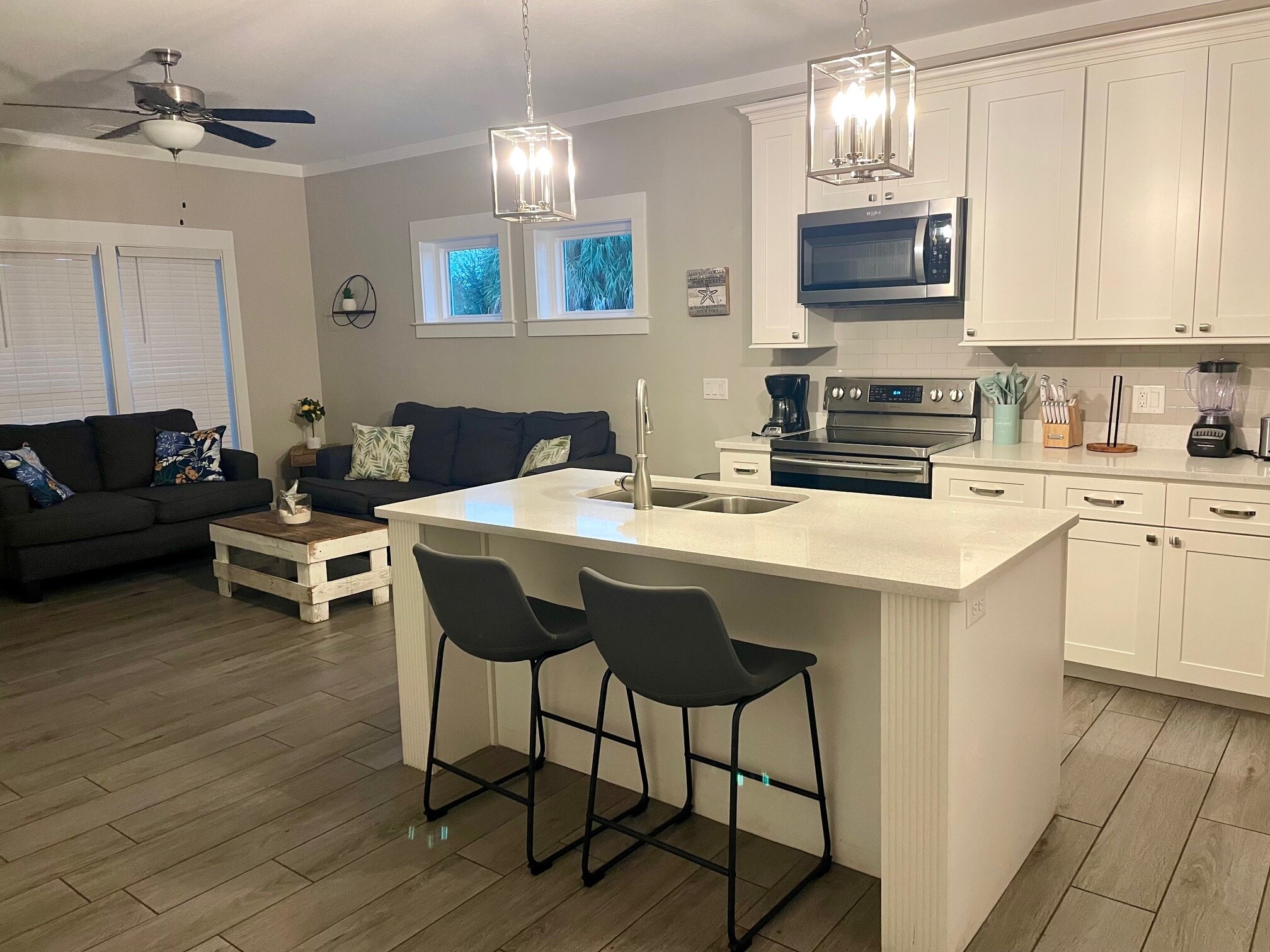 Building Photo - 100 Seabreeze Cir
