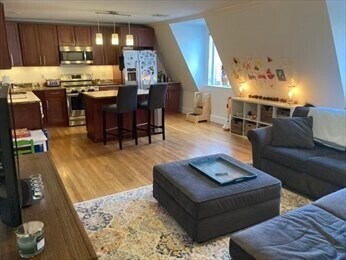 Building Photo - 1799 Beacon St