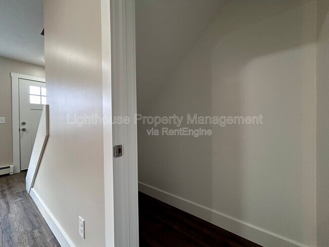 Building Photo - 2874 Taft Ave SW