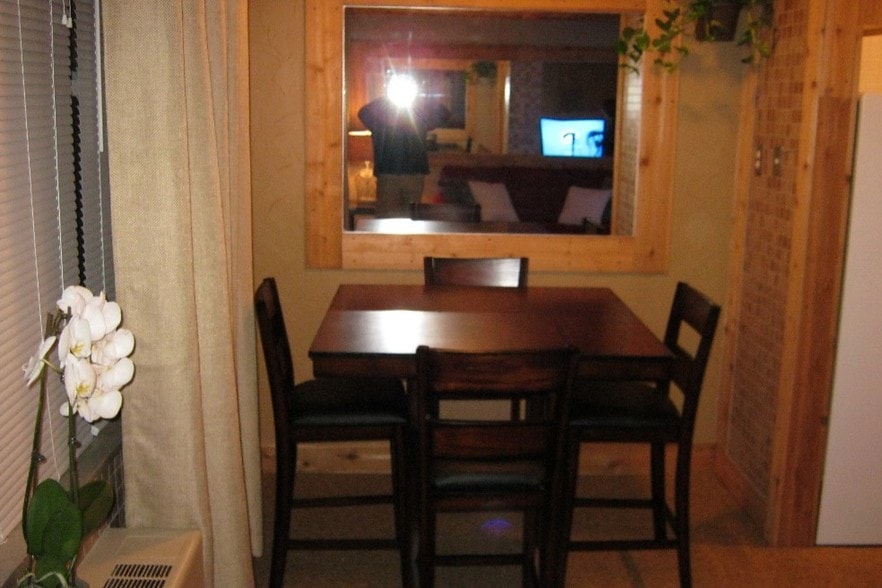 Building Photo - 11850 Edgewater Dr