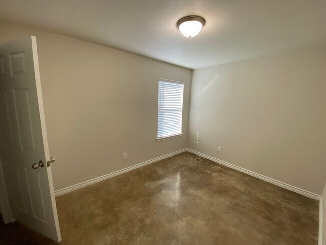 Building Photo - 1203 Wales Dr