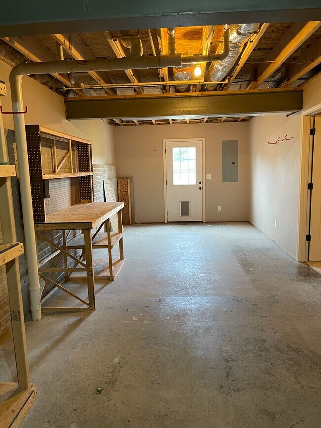 Building Photo - Available September 11th!!!