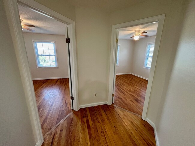 Building Photo - Weaverville - Clean and Tidy! Home Office,...