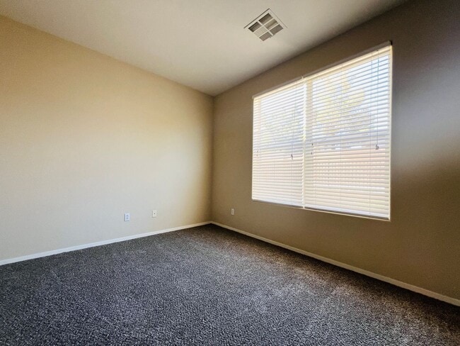 Building Photo - Blue Diamond & Durango 2-story, 3 Bedroom + Den SW home ready for immediate move in!