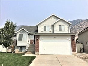 Building Photo - 1454 Fowler Ave