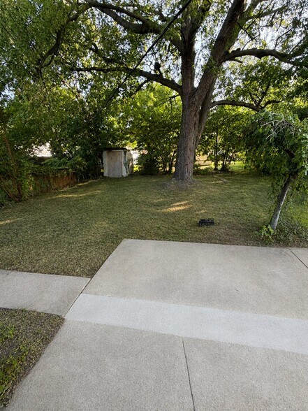 Building Photo - 21748 Moross Rd