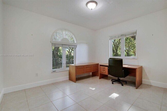 Building Photo - 13550 SW 82nd Ave